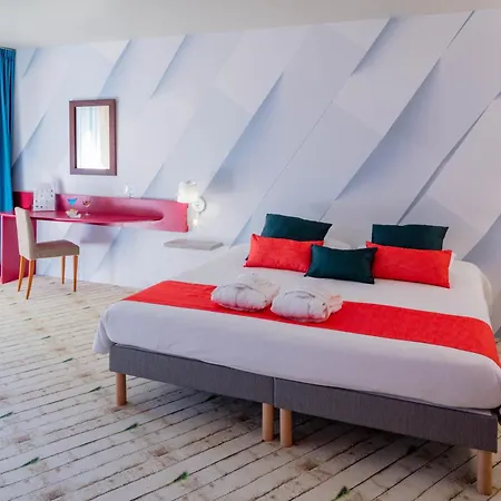 Готель Garrigae Domaine De L'esterel - Piscine & Cinq Mondes 4*