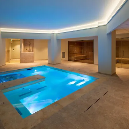 ホテル Garrigae Domaine De L'esterel - Piscine & Cinq Mondes 4*