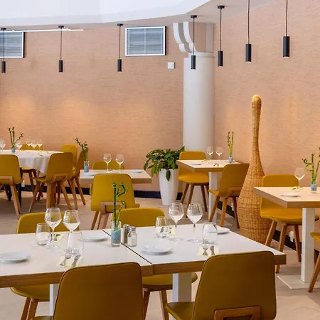 Hotel Garrigae Domaine De L'esterel - Piscine & Cinq Mondes 4*