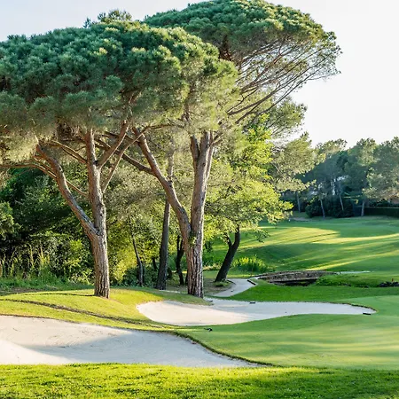 Готель Garrigae Domaine De L'esterel - Piscine & Cinq Mondes 4*