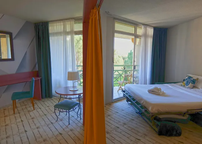 Hotel Garrigae Domaine De L'esterel - Piscine&spa Cinq Mondes 4*