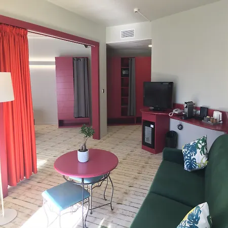Garrigae Domaine De L'esterel - Piscine & Cinq Mondes فندق 4*