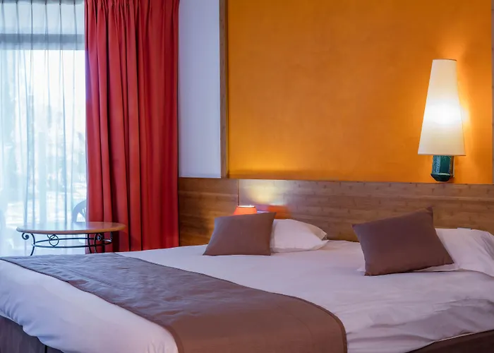 Hotel Garrigae Domaine De L'esterel - Piscine & Cinq Mondes